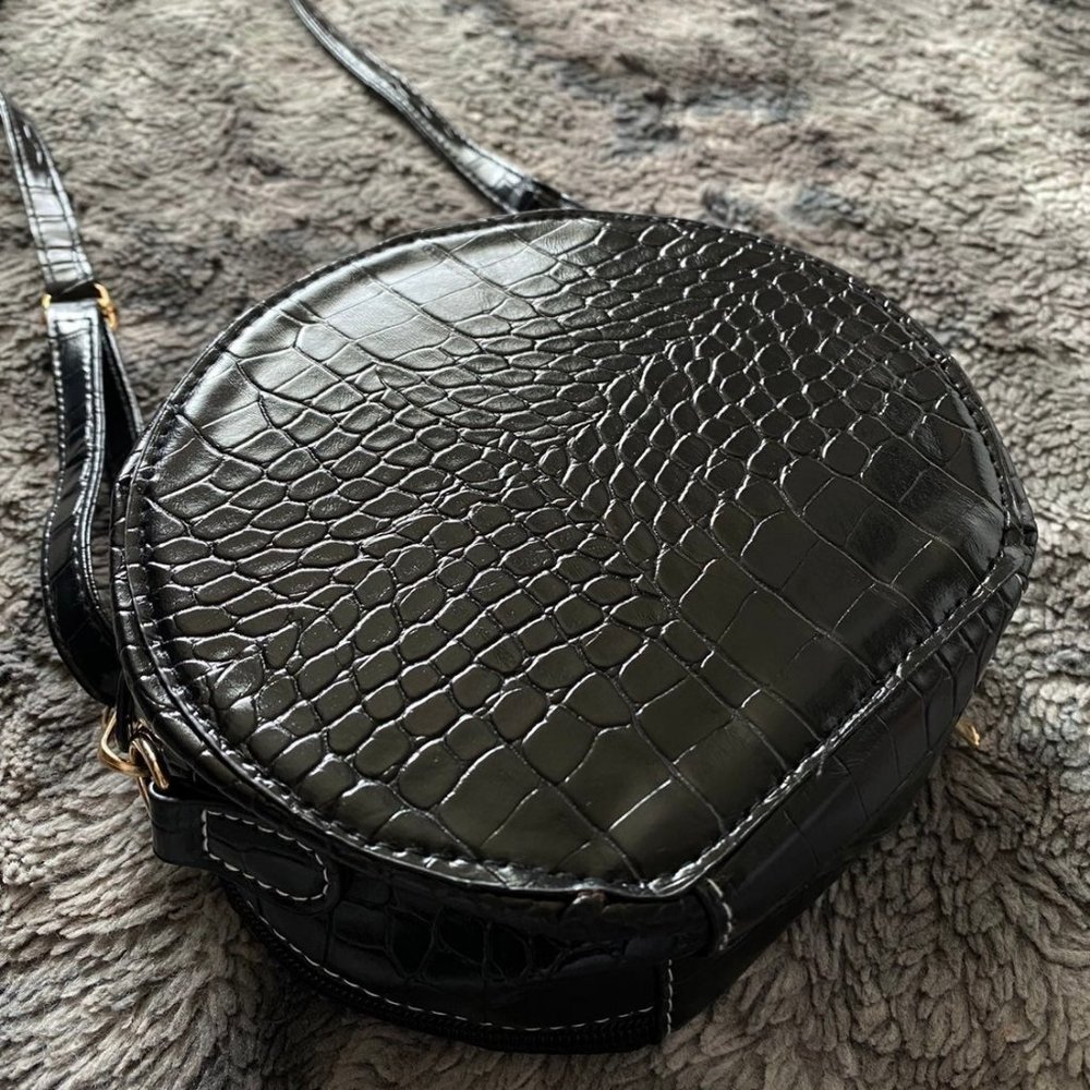 Opposites Attract Vegan Leather Purse - Picture 7 of 11